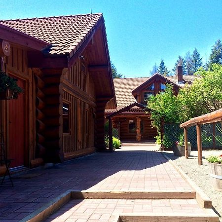 Hitching Post Resort Kelowna Bagian luar foto