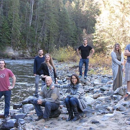 Hitching Post Resort Kelowna Bagian luar foto