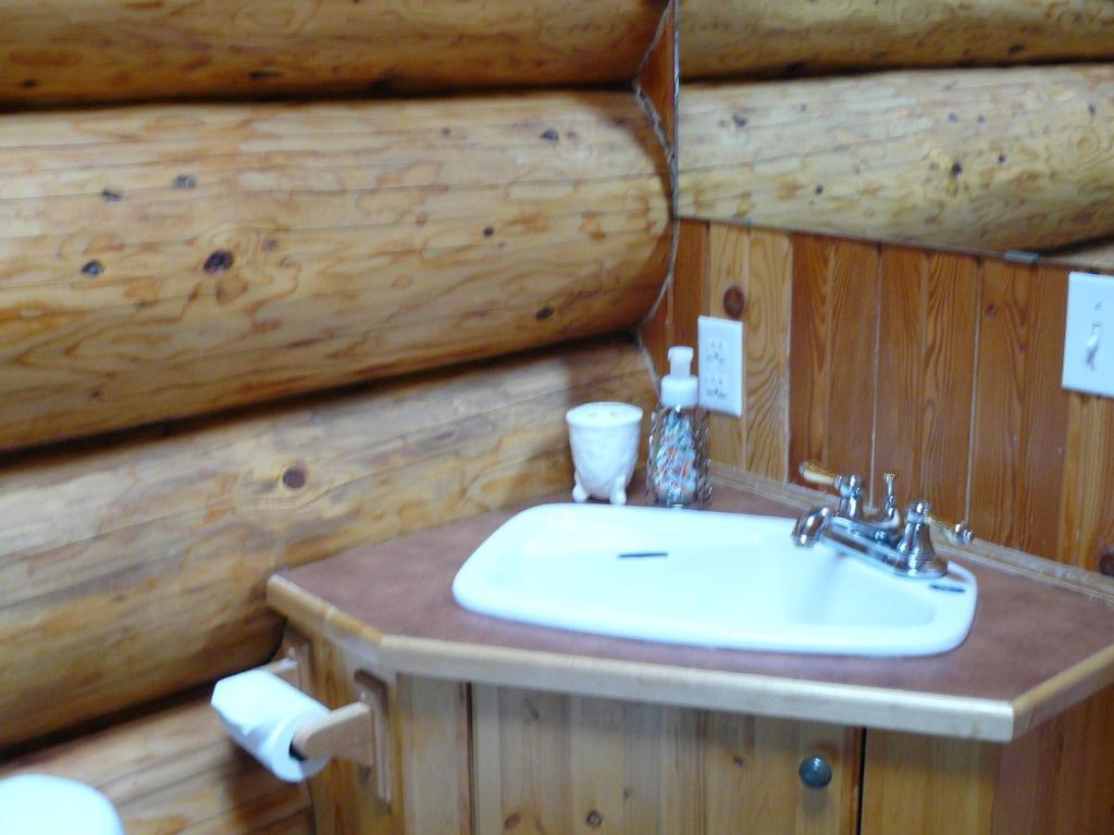 Hitching Post Resort Kelowna Ruang foto
