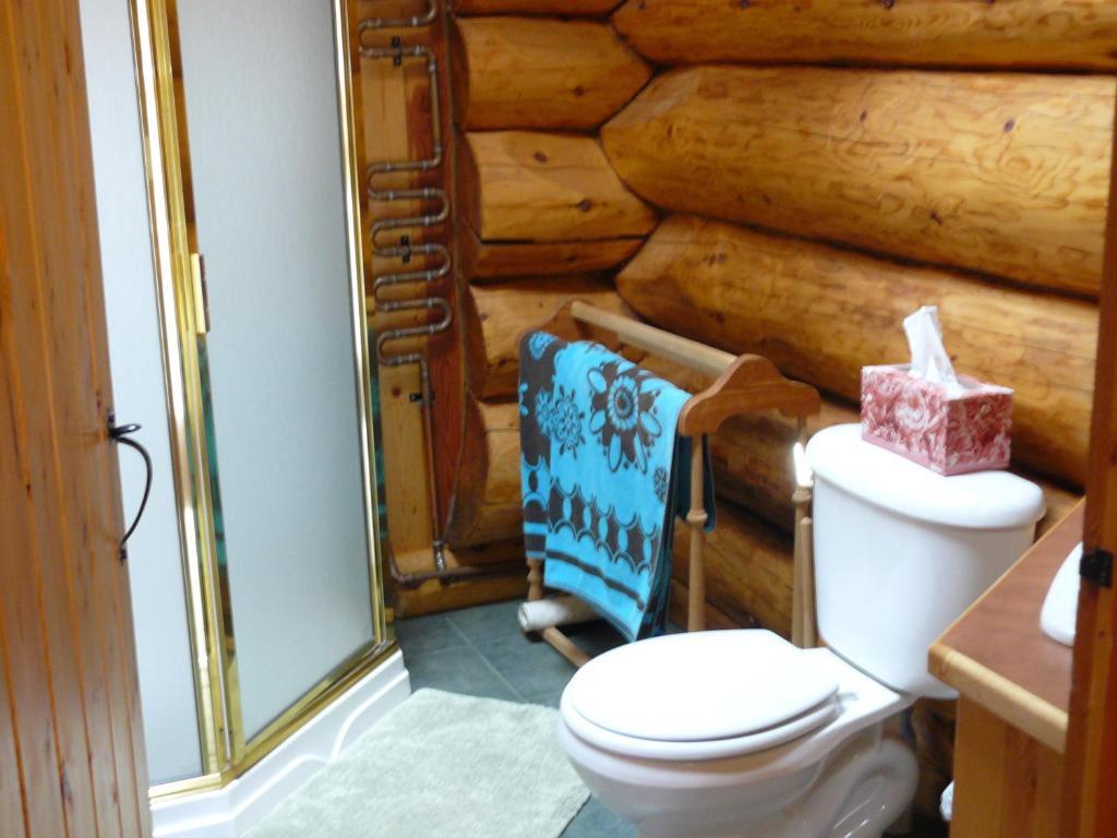 Hitching Post Resort Kelowna Ruang foto