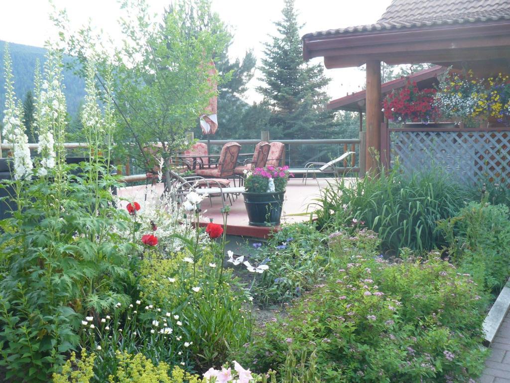 Hitching Post Resort Kelowna Ruang foto