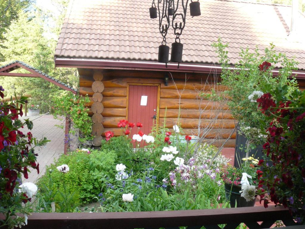 Hitching Post Resort Kelowna Ruang foto