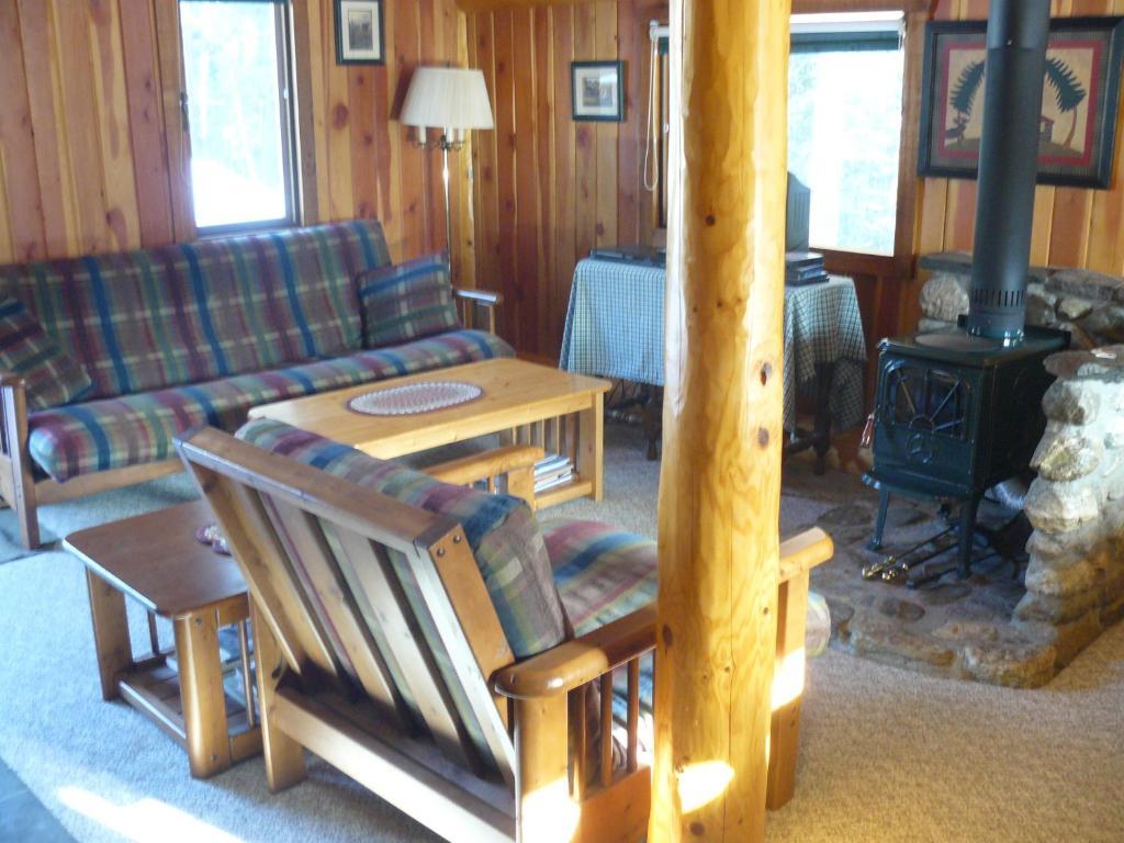 Hitching Post Resort Kelowna Ruang foto