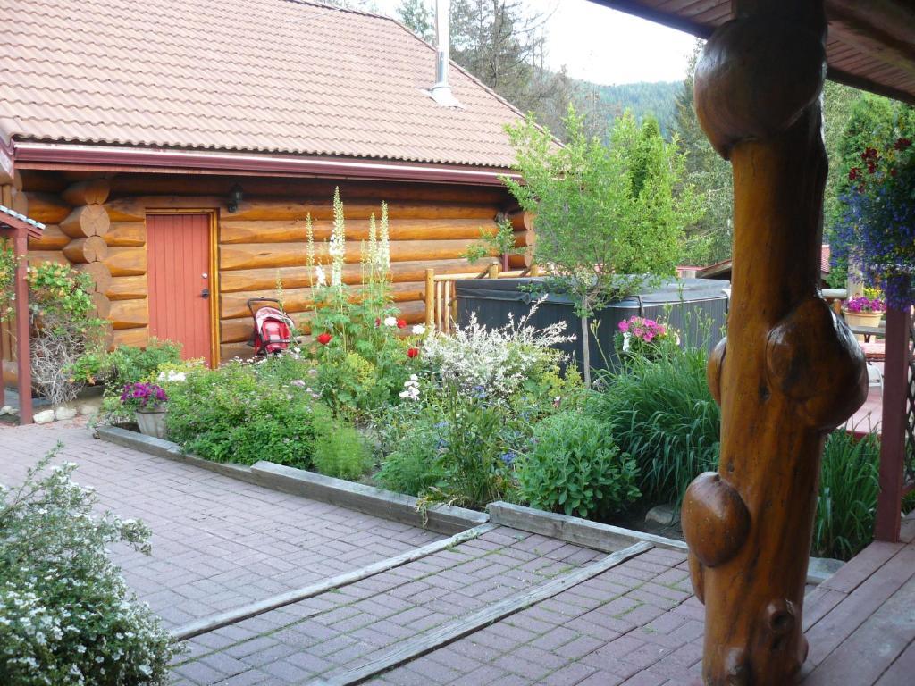 Hitching Post Resort Kelowna Ruang foto