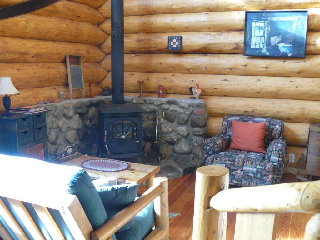 Hitching Post Resort Kelowna Ruang foto