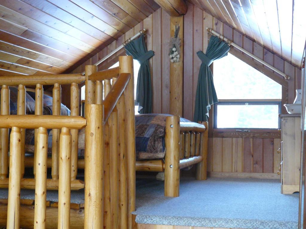 Hitching Post Resort Kelowna Ruang foto