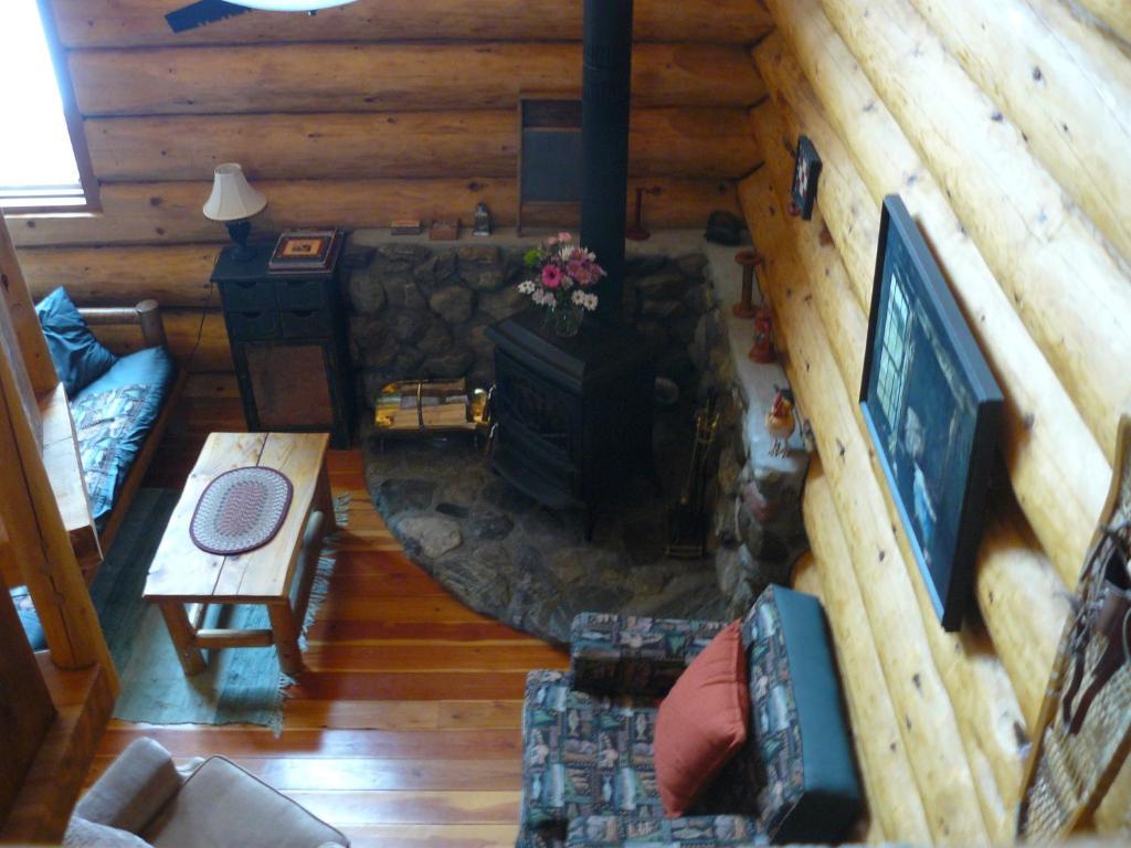 Hitching Post Resort Kelowna Ruang foto