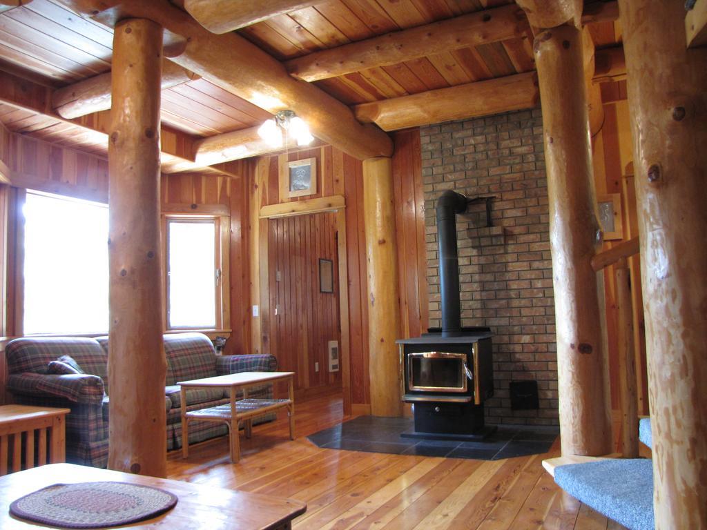Hitching Post Resort Kelowna Bagian luar foto