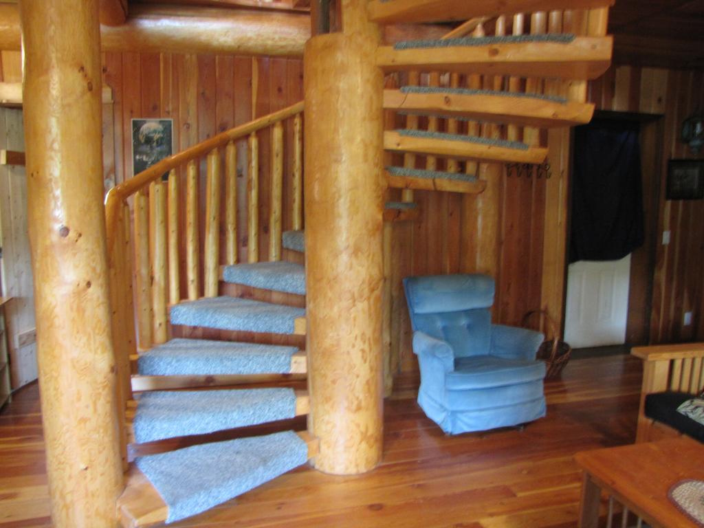 Hitching Post Resort Kelowna Bagian luar foto