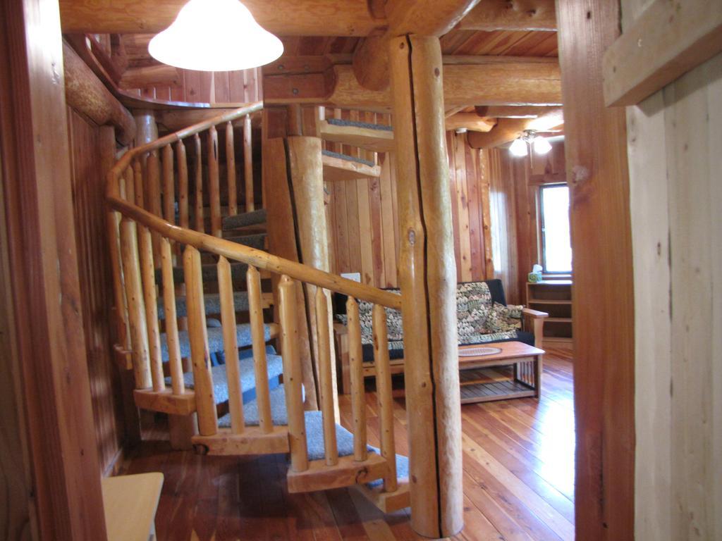 Hitching Post Resort Kelowna Bagian luar foto