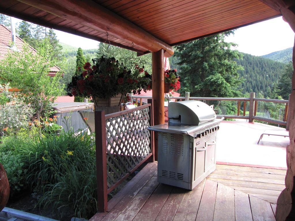 Hitching Post Resort Kelowna Bagian luar foto