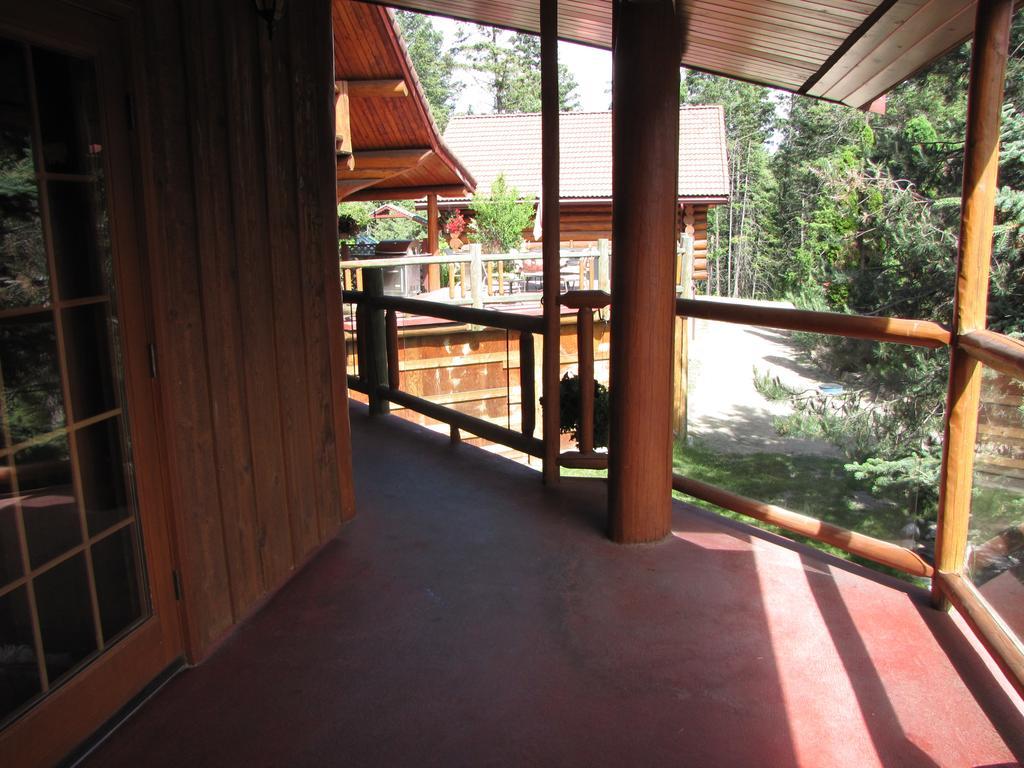 Hitching Post Resort Kelowna Bagian luar foto